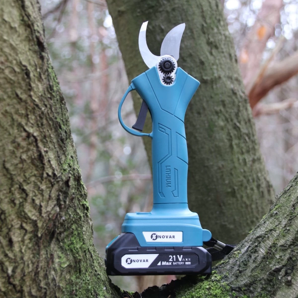 NovarGarden® Elektrische Snoeischaar NG1 - 2x Accu - Elektrisch - Takkenschaar - Op Batterij - 28mm 2 NovarGarden® Elektrische Snoeischaar NG1 - 2x Accu - Elektrisch - Takkenschaar - Op Batterij - 28mm - Afbeelding 2