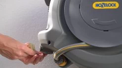 Hozelock AutoReel Slangenhouder / Wandslangbox 20m - Ø12,5mm 29 Hozelock AutoReel Slangenhouder / Wandslangbox 20m - Ø12,5mm -Tuin Kortingswinkel 1200x675 38