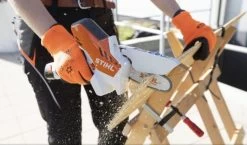 Stihl Accu Mini Kettingzaag SET - Snoeischaar - Snoeizaag - Hand Kettingzaag - Professioneel- Hovenier- Tuinman -Tuin Kortingswinkel 1200x706