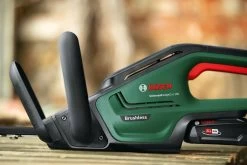 Bosch UniversalHedgeCut 18-50 Heggenschaar - Met 18 V Accu En Lader -Tuin Kortingswinkel 1200x800 108
