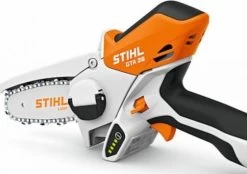 Stihl Accu Mini Kettingzaag SET - Snoeischaar - Snoeizaag - Hand Kettingzaag - Professioneel- Hovenier- Tuinman -Tuin Kortingswinkel 1200x847 1