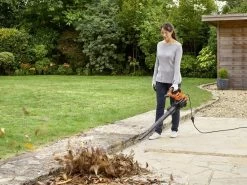 Black & Decker BLACK+DECKER BEBLV301 Bladblazer - Blaas En Zuigfunctie - Rugzak Als Opvangzak -Tuin Kortingswinkel 1200x900 6