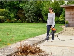 Black & Decker BLACK+DECKER BEBLV300SB-QS Bladblazer - 404 Km/u - 3000W - Zuig-/blaasfunctie - Gesnoerd 16 Black & Decker BLACK+DECKER BEBLV300SB-QS Bladblazer - 404 Km/u - 3000W - Zuig-/blaasfunctie - Gesnoerd -Tuin Kortingswinkel 1200x911