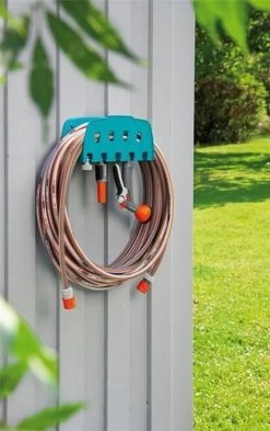 GARDENA Slanghouder - Incl. Opbergruimte Voor GARDENA Aansluitstukken 14 GARDENA Slanghouder - Incl. Opbergruimte Voor GARDENA Aansluitstukken -Tuin Kortingswinkel 755x1200